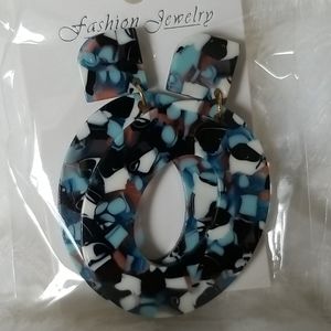 💐3/$9! Acrylic dangle earrings